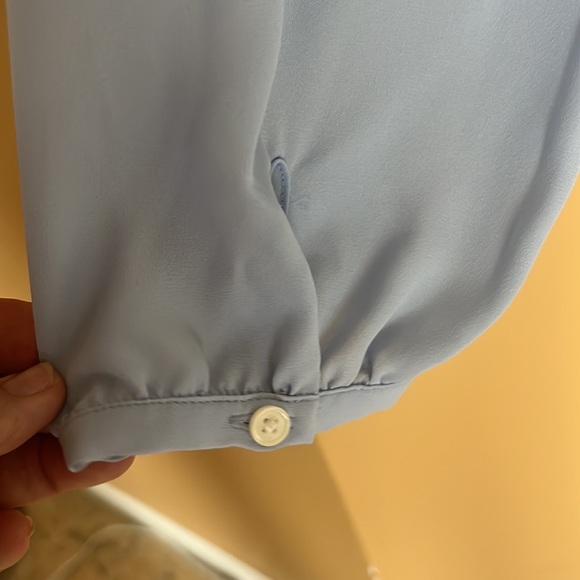 Banana Republic extra-large, sheer blue blouse. - Picture 6 of 6